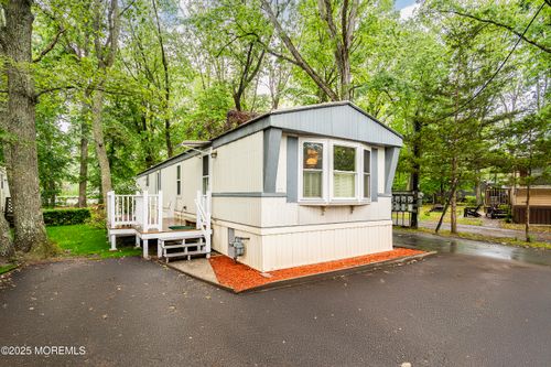 39 Marcia Memorial Cir, Jackson, NJ, 08527-3039 | Card Image