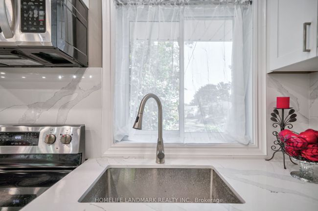 720 Emerson Ave, House other with 5 bedrooms, 2 bathrooms and 4 parking in Oshawa ON | Image 9