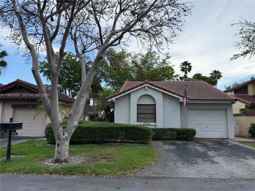 0-17321 Nw 63rd Ave, Hialeah, FL, 33015-4470 | Card Image