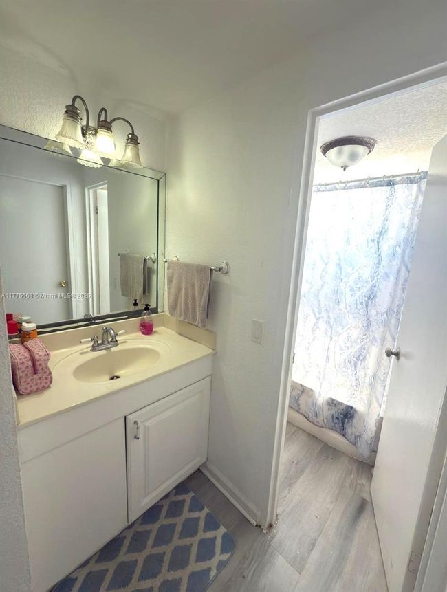 APT-108 - 7904 West Dr, Condo with 1 bedrooms, 1 bathrooms and null parking in North Bay Village FL | Image 9