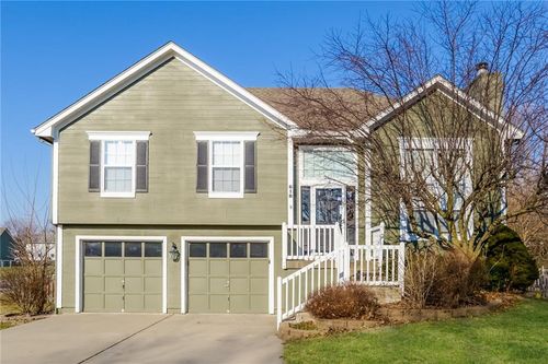 618 Canter St, Raymore, MO, 64083-8401 | Card Image