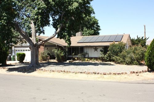 8021 Worthington St, Onyx, CA, 93255-8025 | Card Image