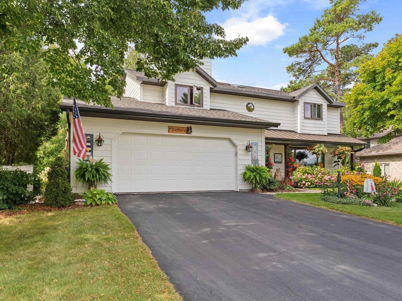 Walnut Pl, Sturgeon Bay, WI 54235