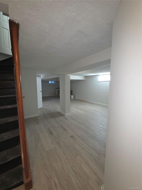 3766 Bronxwood Ave, Bronx, NY, 10469-1034 | Card Image