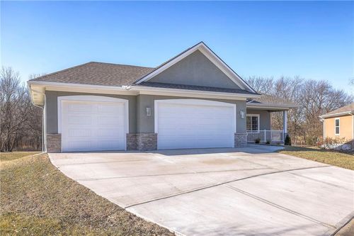 11207 Trevor Dr, Peculiar, MO, 64078-9320 | Card Image