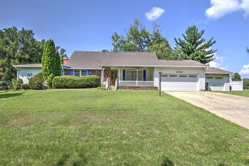 1824 Ferris Dr, Decatur, IL, 62521-9005 | Card Image