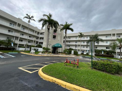 312-7775 Southampton Ter, Tamarac, FL, 33321-9111 | Card Image