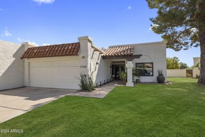 Spacious end unit Patio Home. | Image 1