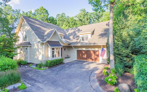 158 Abbey Springs Dr, Fontana, WI, 53125-1821 | Card Image