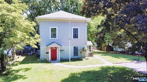 186 School St, Northvale, NJ, 07647-1520 | Card Image