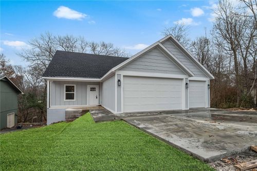 8 Brentwood Dr, Bella Vista, AR, 72715-5357 | Card Image