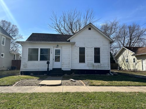 211 W Water St, Farmer City, IL, 61842-1443 | Card Image