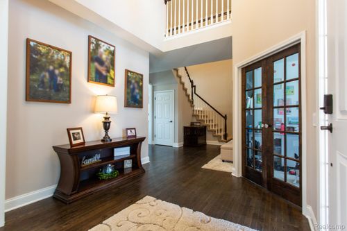 414 Roundview Dr, Rochester, MI, 48307-6051 | Card Image