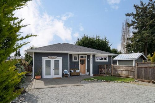 2101 Weiler Ave W, Sidney, BC, V8L1R3 | Card Image