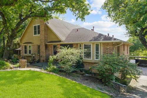 1806 Old Oak Dr, Arlington, TX, 76012-5627 | Card Image