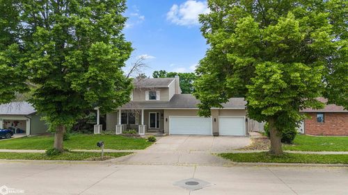 900 Knollwood Ln, Mason City, IA, 50401-4613 | Card Image