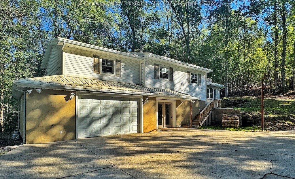 Tourant Dr, Charleston, WV 25311