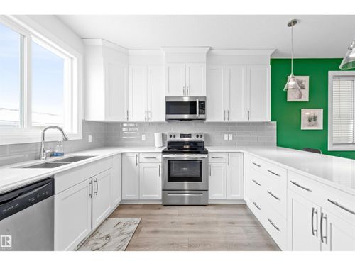 389 Charlesworth Dr Sw, Edmonton, AB, T6X2G5 | Card Image