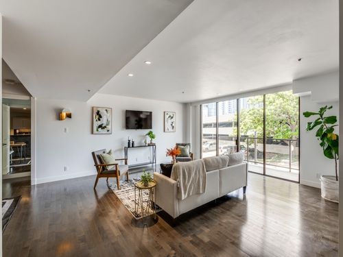 apt-2d1-40 N Interstate 35, Austin, TX, 78701-4341 | Card Image