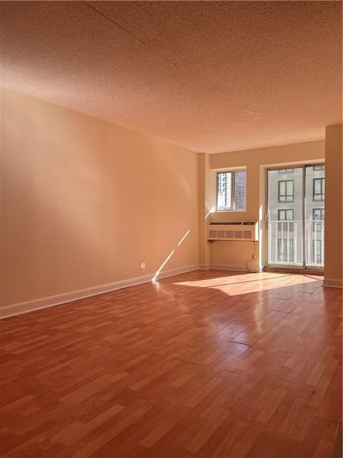 3j-2955 Shell Road, Brooklyn, NY, 11224 | Card Image