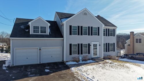 672 Laurel Grove Road, Middletown, CT, 06457 | Card Image