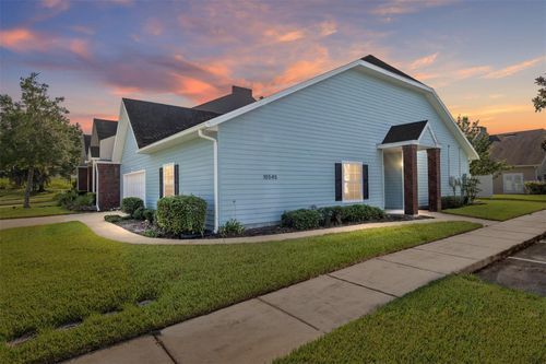 10545 30th Ln, GAINESVILLE, FL, 32606-7527 | Card Image