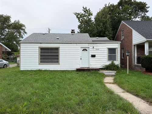 15645 Semrau Ave, Eastpointe, MI, 48021-1678 | Card Image