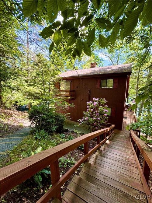 133 N Eastwood Dr, Greentown, PA, 18426-5002 | Card Image