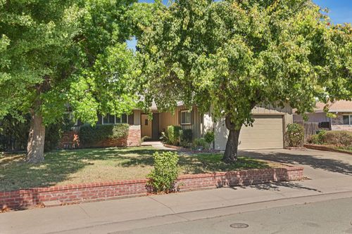 8410 Roxburgh Way, Stockton, CA, 95209-2648 | Card Image