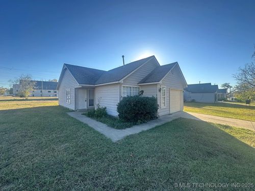 1020 E Pine Pl, Tulsa, OK, 74106-4432 | Card Image