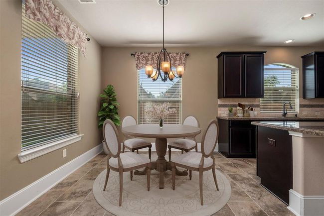 Casual dining area in the kitchen. Virtually staged. | Image 19
