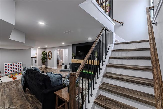 112 Wood St, House other with 5 bedrooms, 2 bathrooms and 4 parking in Brantford ON | Image 24