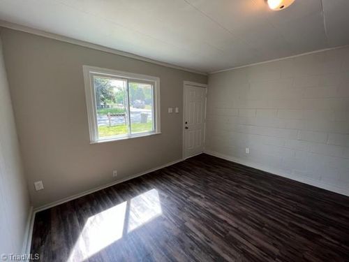 1215 Gatewood Ave, Greensboro, NC, 27405-6809 | Card Image