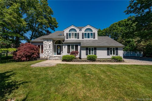 11 Annemarie Dr, Saint James, NY, 11780-2992 | Card Image
