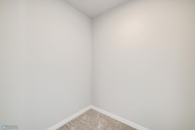 Walk-in Closet | Image 24