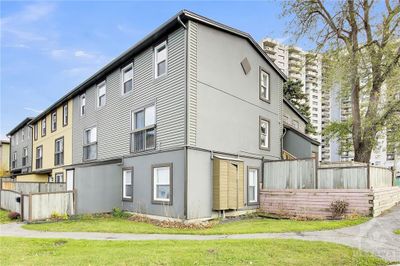 1250 Mcwatters Rd, Condo with 3 bedrooms, 1 bathrooms and 1 parking in Ottawa ON | Image 1