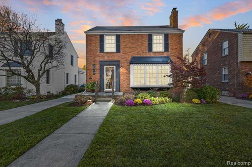 2049 Norwood Dr, Grosse Pointe Woods, MI, 48236-1745 | Card Image