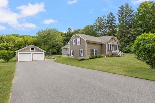 15 Little Pond County Rd, Cumberland, RI, 02864-2807 | Card Image