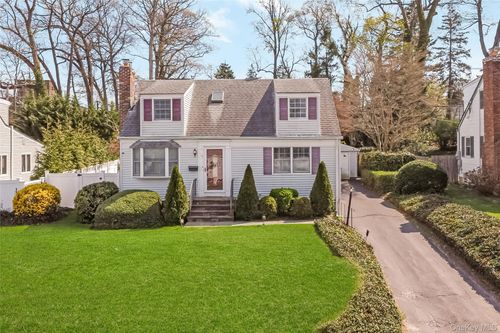 72 Seaman Rd, Glen Cove, NY, 11542-1517 | Card Image