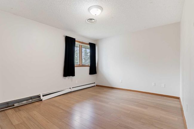 1008 Shawnee Dr Sw, House other with 3 bedrooms, 4 bathrooms and 6 parking in Calgary AB | Image 27