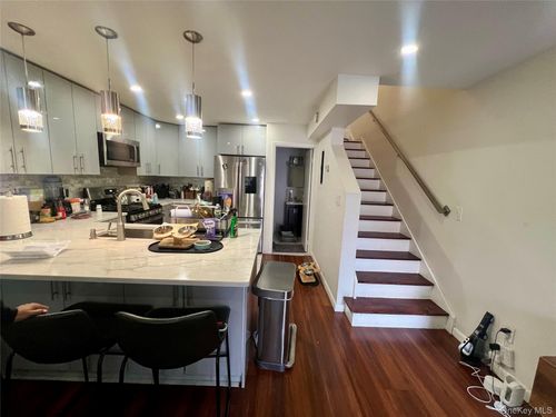 210 Sunset Blvd, Bronx, NY, 10473-2452 | Card Image