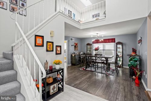 2271 Highland Cir, HARRISBURG, PA, 17110-9243 | Card Image