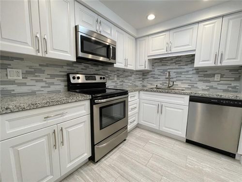 9 Ne 19th Ct, Wilton Manors, FL, 33305-1090 | Card Image