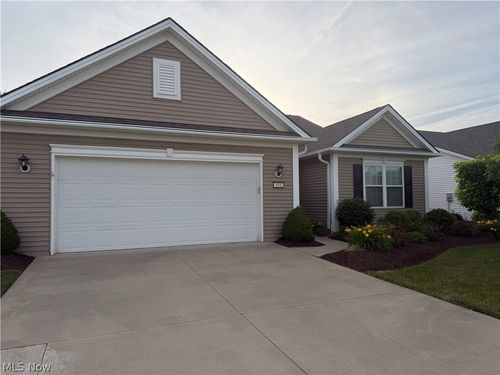 484 Water Pointe Lane, Brunswick, OH, 44212 | Card Image