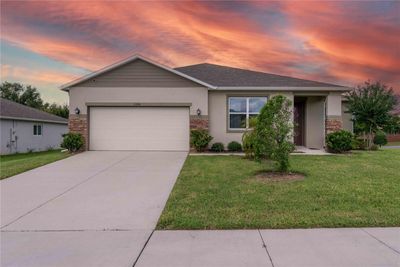 2260 Carriage Pointe Loop, House other with 3 bedrooms, 2 bathrooms and null parking in Apopka FL | Image 2