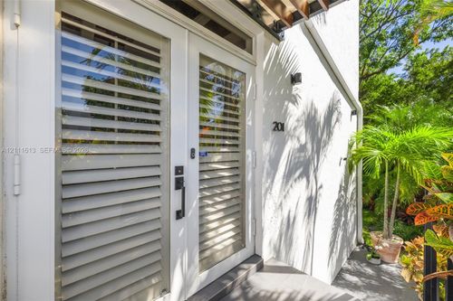 31-201 E Enid Dr, Key Biscayne, FL, 33149 | Card Image