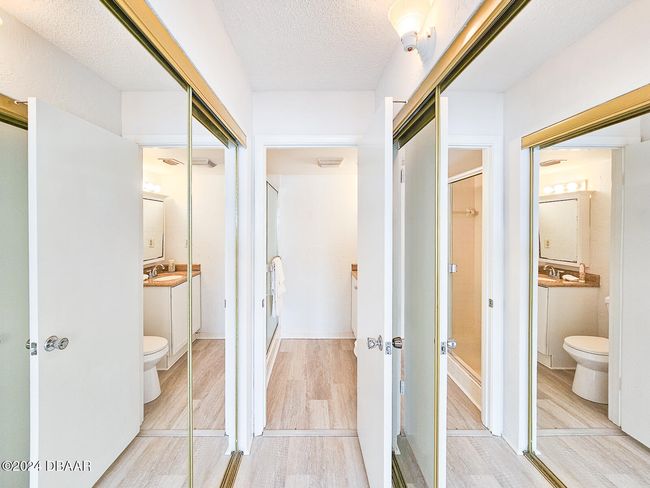 Dual closets | Image 26
