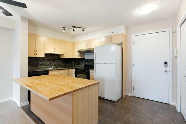 1331 - 2395 Eversyde Avenue Sw, Condo with 2 bedrooms, 1 bathrooms and 1 parking in Calgary AB | Image 4
