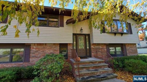 2 Bayberry Dr, Montvale, NJ, 07645-2117 | Card Image