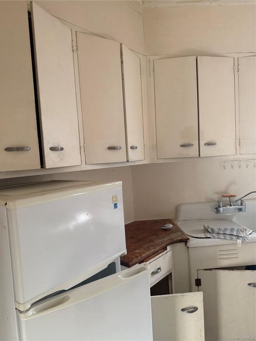 1530 Metropolitan Avenue, New York, NY, 10462 | Card Image